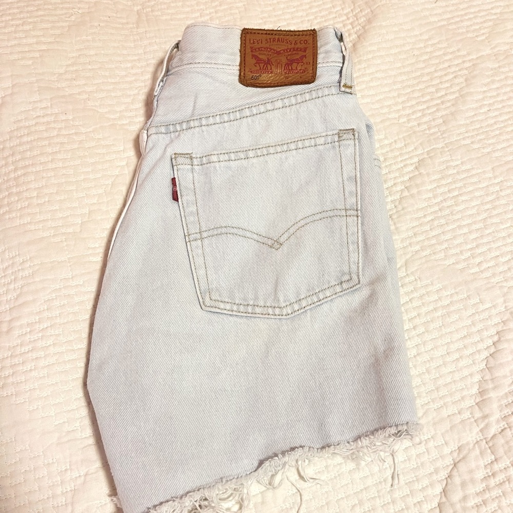 Two toned Levi shorts